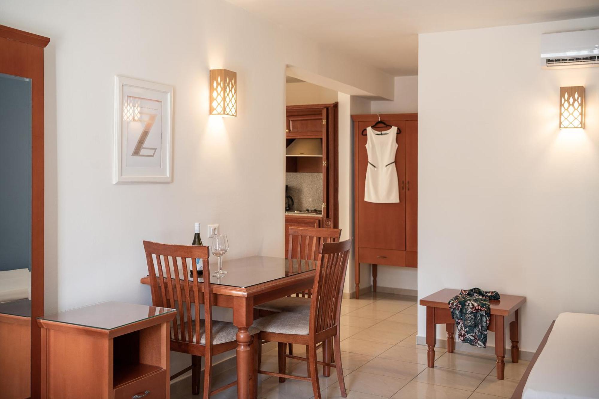 Caldera Bay Hotel Platanés Kültér fotó